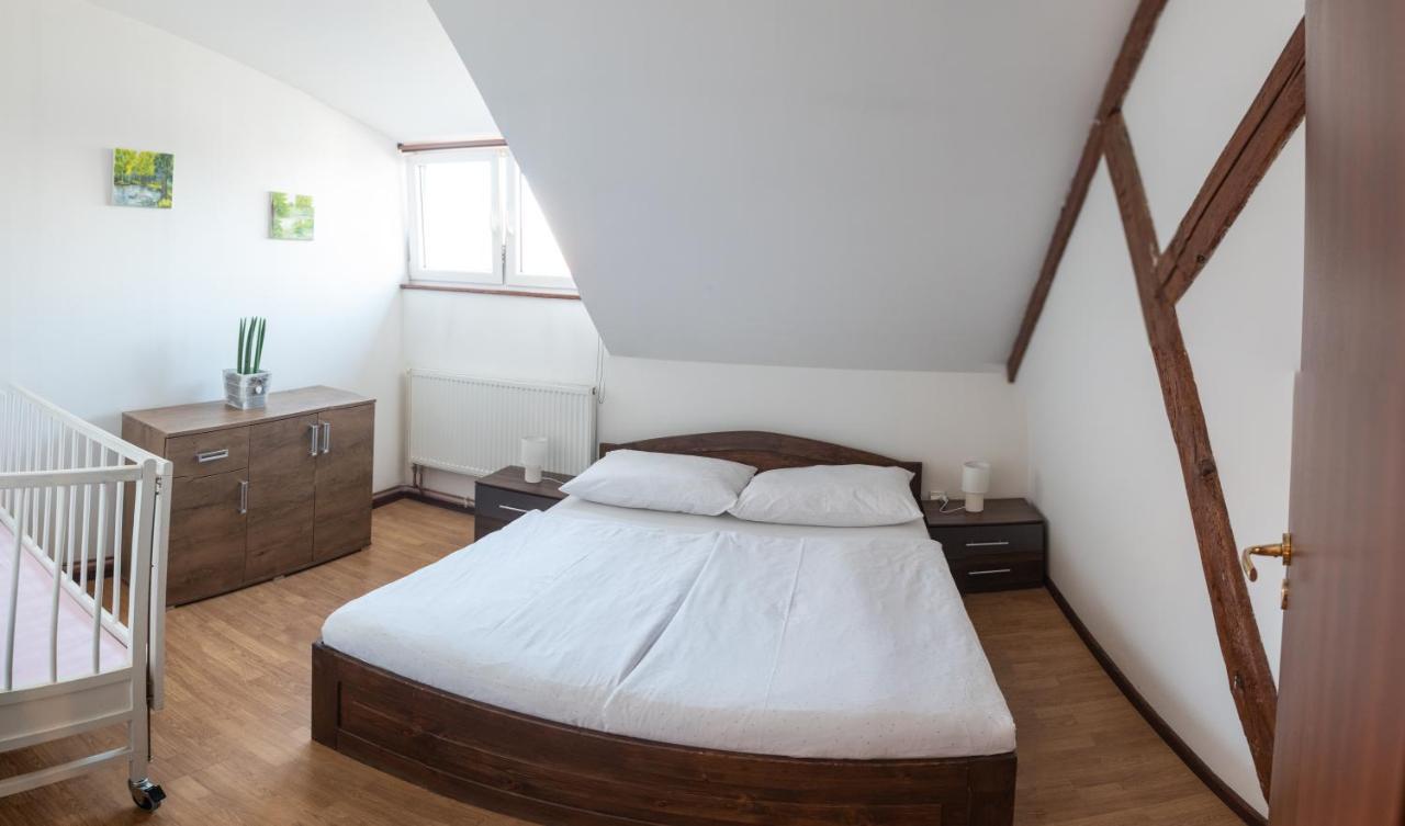 Podkrovni Apartman S Vyhledem Na Namesti Lomnice nad Lužnicí Екстериор снимка